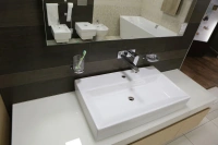 Раковина Villeroy & Boch Memento 80 х 47 см, альпийский белый/ярко-белый/черный глянцевый - Gidratop.ru изображение